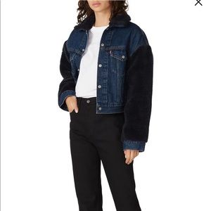 Women Levi’s Cocoon Bomber Sherpa Trucker Jacket
